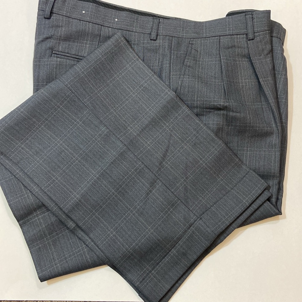 BERTUCCI Grey Plaid Dress Pants Men’s Size 40x32